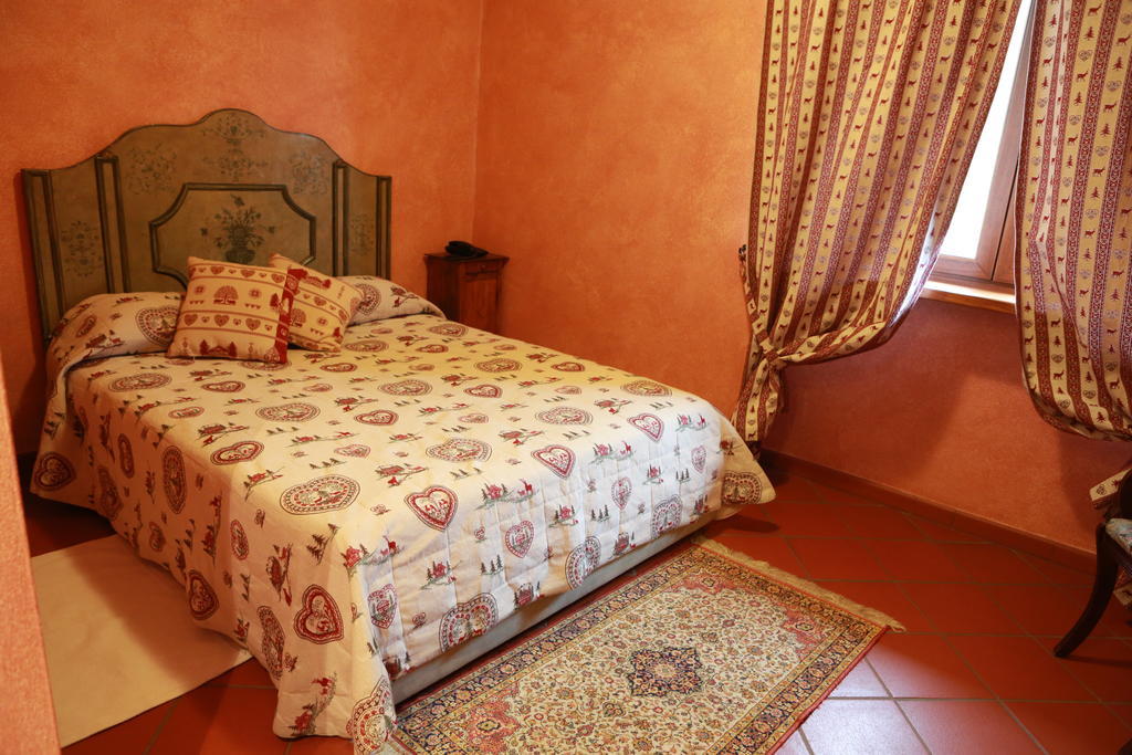 Agriturismo La Virginia Villa Revello Eksteriør billede