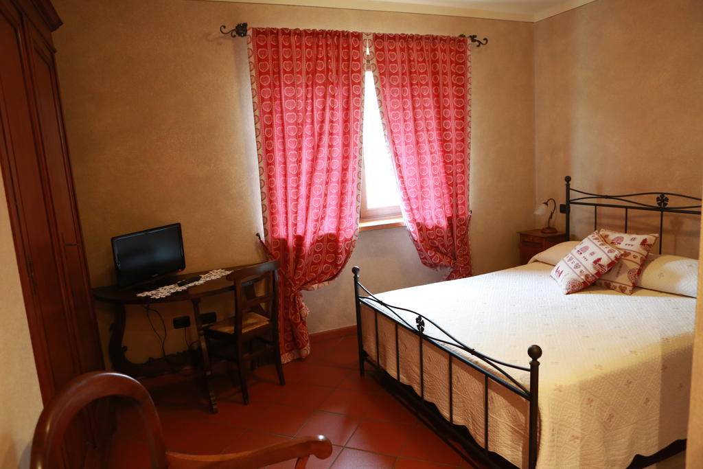Agriturismo La Virginia Villa Revello Eksteriør billede